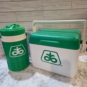 Vintage Pioneer Seed Igloo 1/2 Gallon Water Jug & Gott Tote 6 Personal Cooler